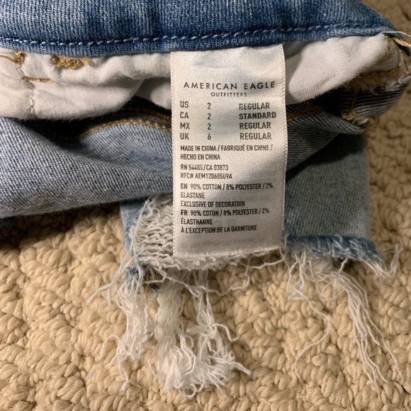 Curvy Hi-Rise Jeans - Picture 4 of 5